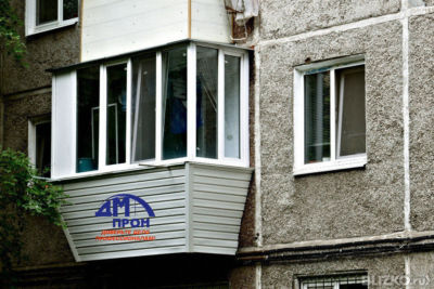 Устройство выносной конструкции на лоджию с 3 сторон в омске.