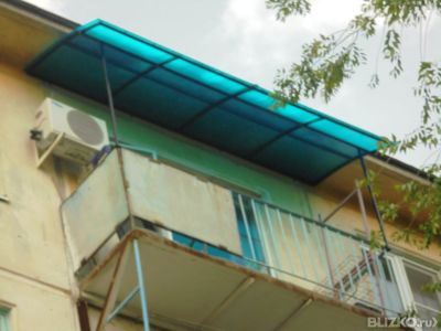 Козырек из поликарбоната на балкон от компании оконная масте.