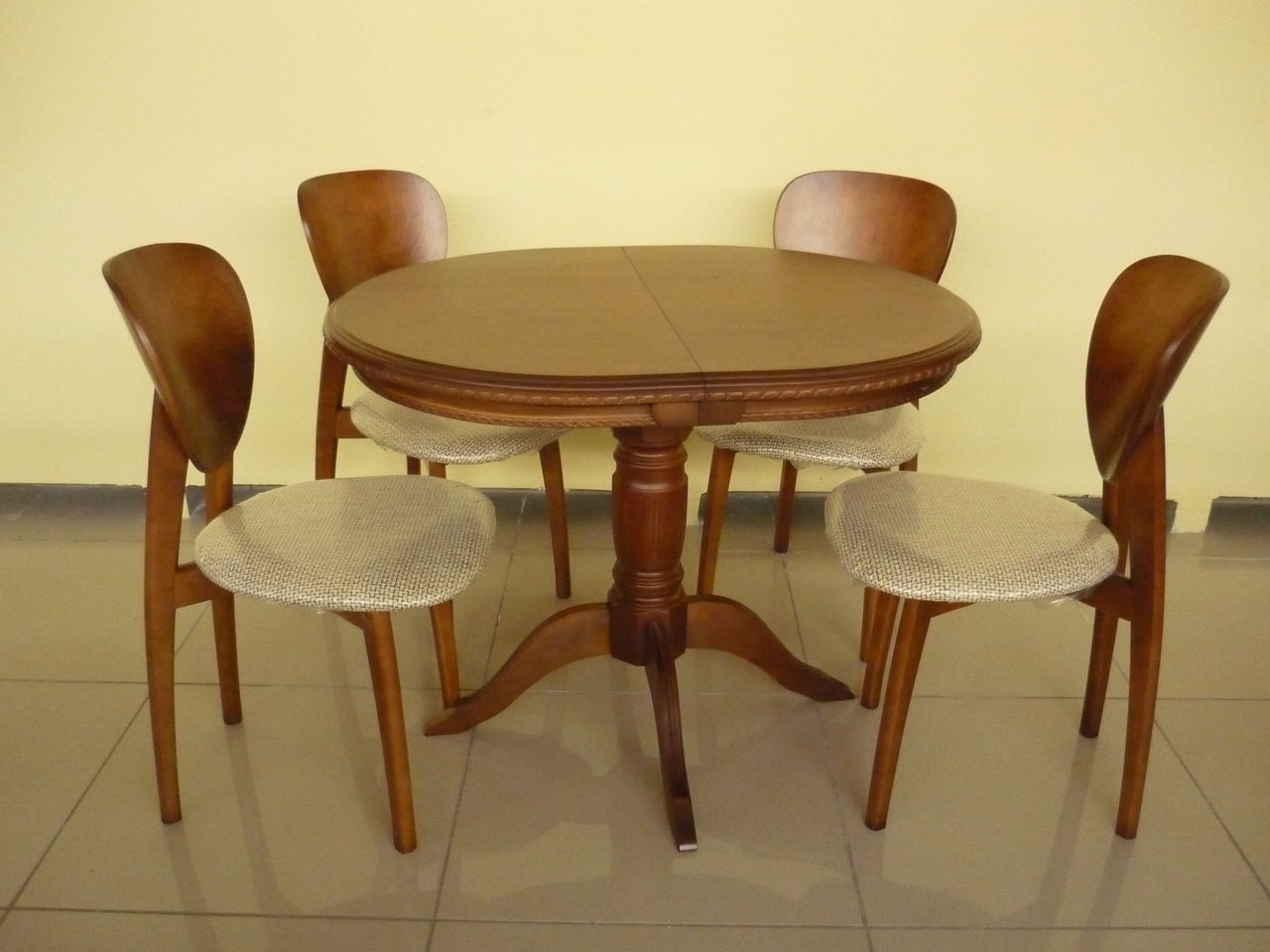 сотрудничество столы и стулья