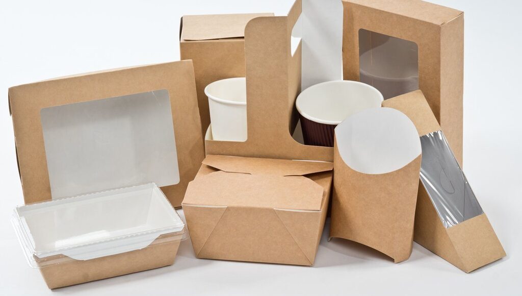 Количество бумажная упаковка. Бумажные коробки. Картонная упаковка для еды. Бумажная коробка для еды. Еда в упаковке.