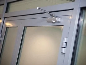 Доводчик верхний Notedo для дверей из алюминия до 80 кг
